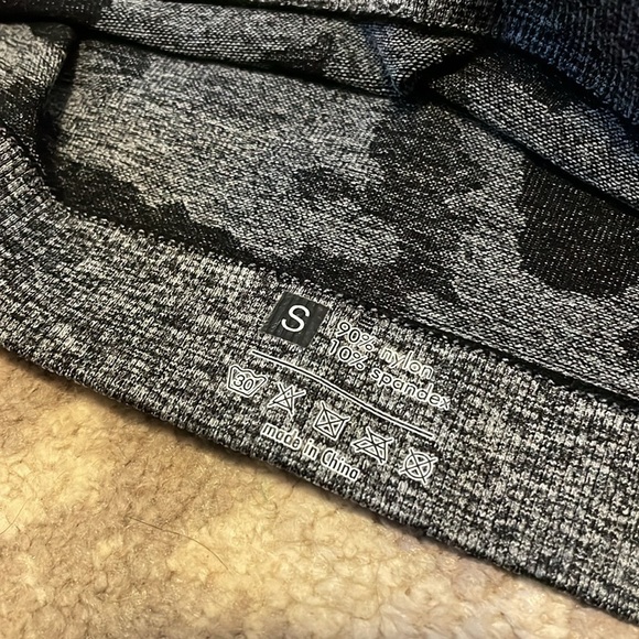 Gymshark Adapt Camo Seamless Long Sleeve Crop Top - Picture 5 of 6